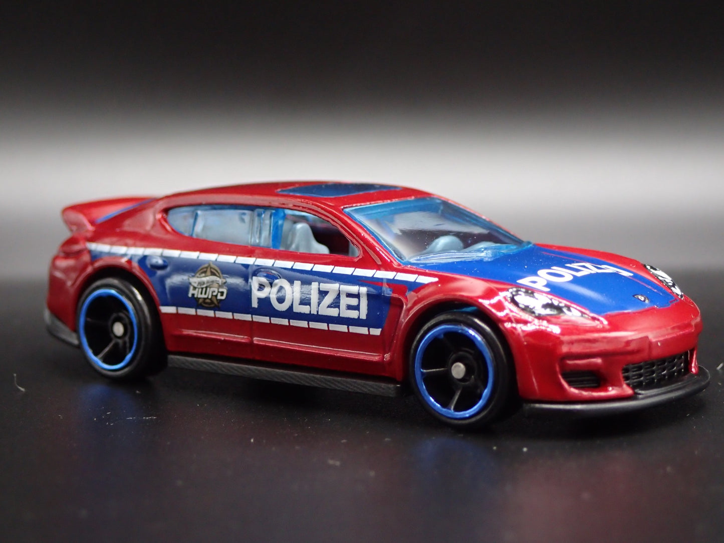 2009-2016 PORSCHE PANAMERA POLICE POLIZEI 1:64 SCALE DIORAMA DIECAST MODEL CAR