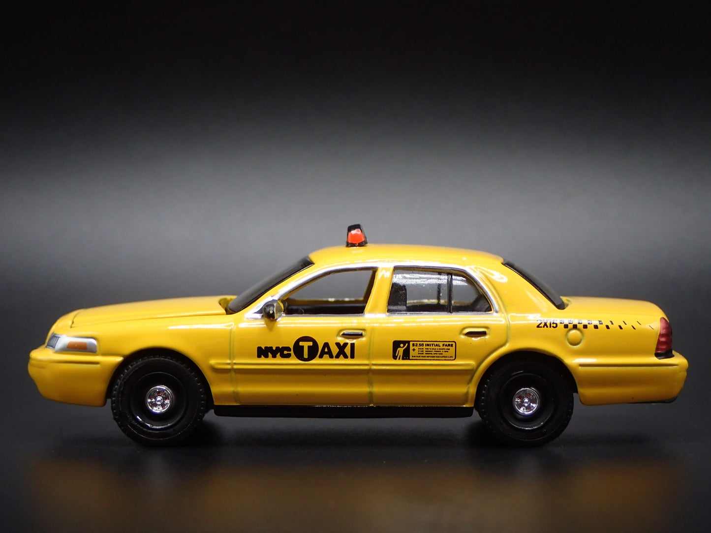 1998-2012 FORD CROWN VICTORIA NYC TAXI CAB NEW YORK 1:64 SCALE DIECAST MODEL CAR
