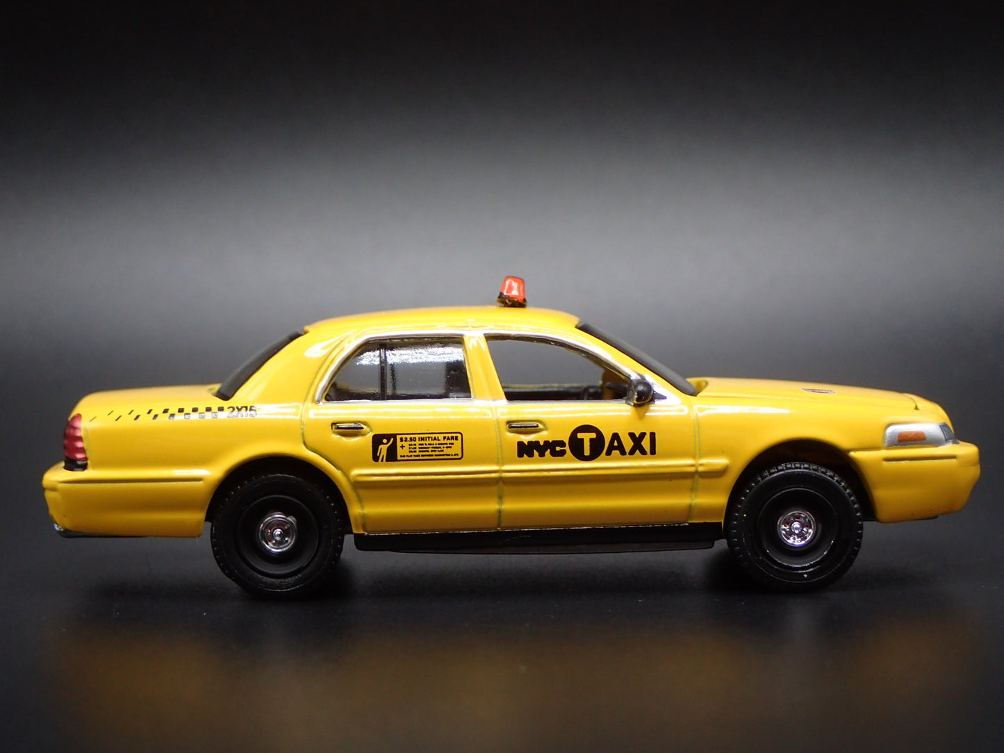 1998-2012 FORD CROWN VICTORIA NYC TAXI CAB NEW YORK 1:64 SCALE DIECAST MODEL CAR