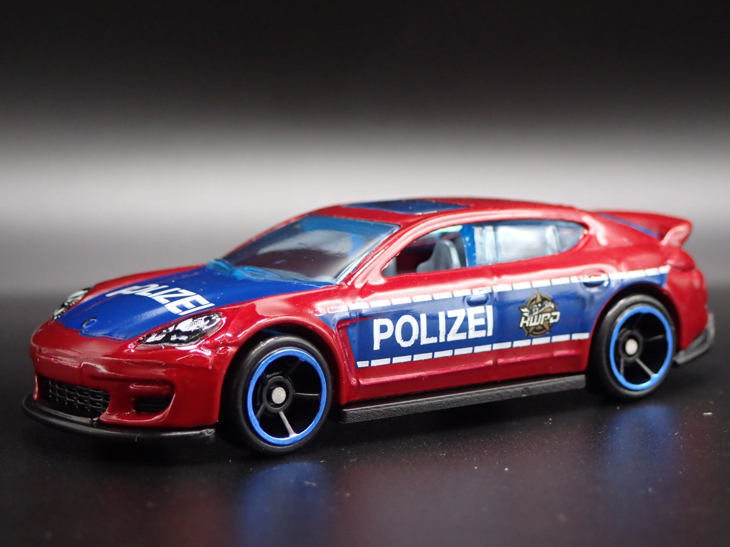 2009-2016 PORSCHE PANAMERA POLICE POLIZEI 1:64 SCALE DIORAMA DIECAST MODEL CAR