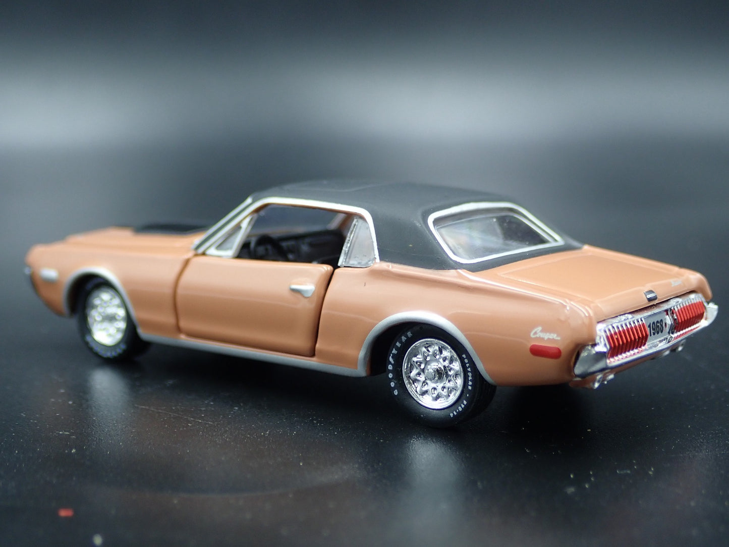 1968 1/2 68 MERC MERCURY COUGAR R-CODE RARE 1:64 SCALE DIORAMA DIECAST MODEL CAR