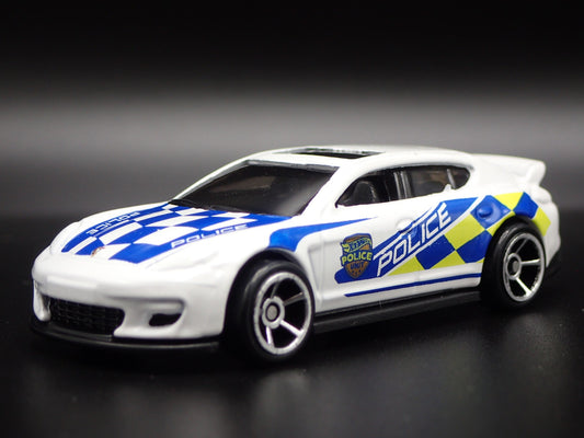 2009-2016 PORSCHE PANAMERA POLICE WHITE 1:64 SCALE DIORAMA DIECAST MODEL CAR