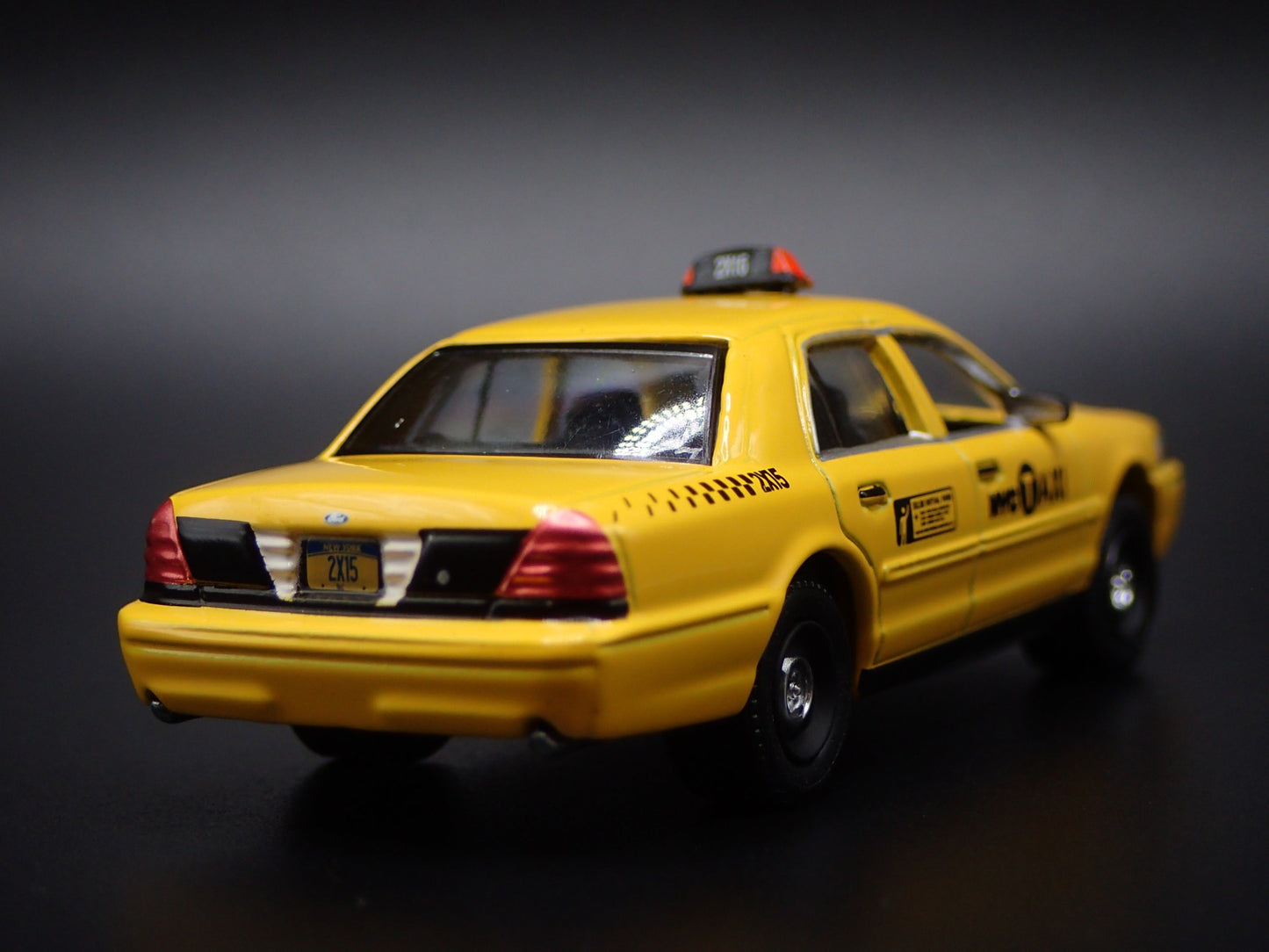 1998-2012 FORD CROWN VICTORIA NYC TAXI CAB NEW YORK 1:64 SCALE DIECAST MODEL CAR