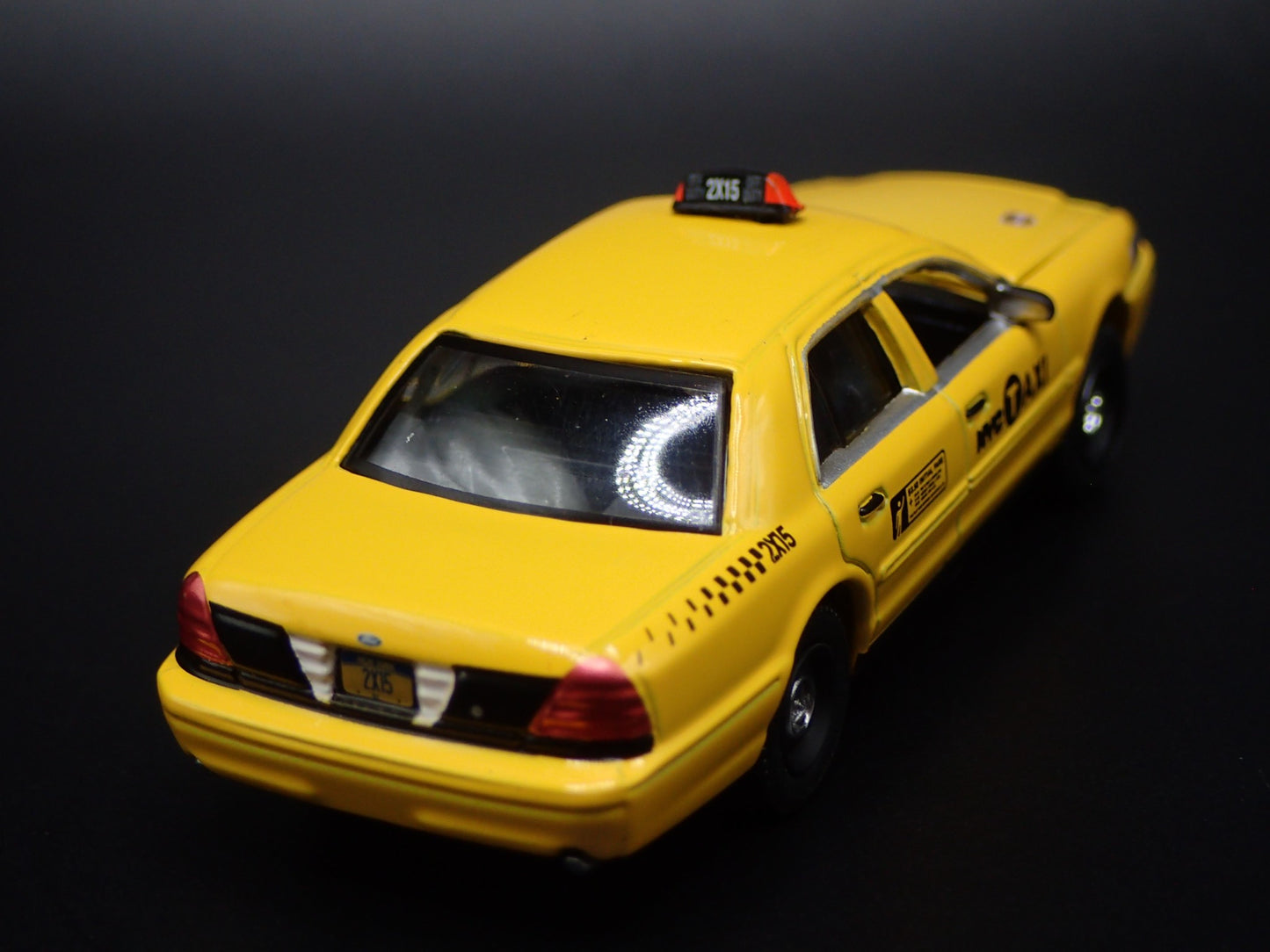 1998-2012 FORD CROWN VICTORIA NYC TAXI CAB NEW YORK 1:64 SCALE DIECAST MODEL CAR