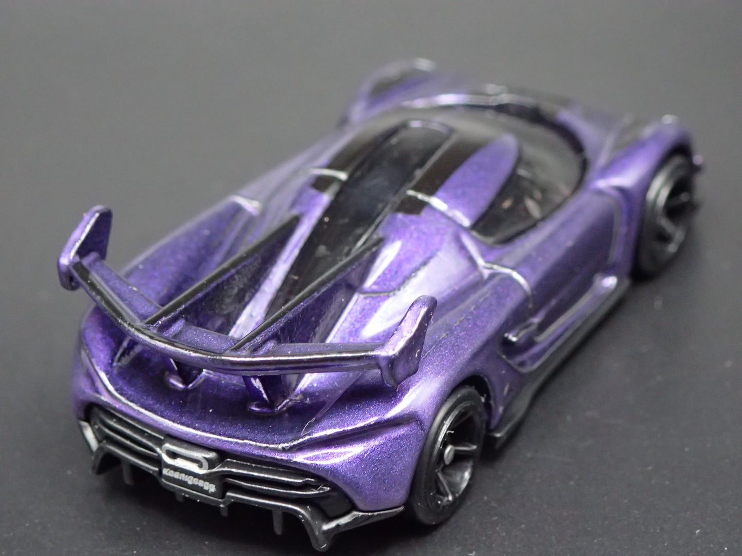 2021-2025 KOENIGSEGG JESKO SUPER CAR PURPLE 1:64 SCALE DIORAMA DIECAST MODEL CAR