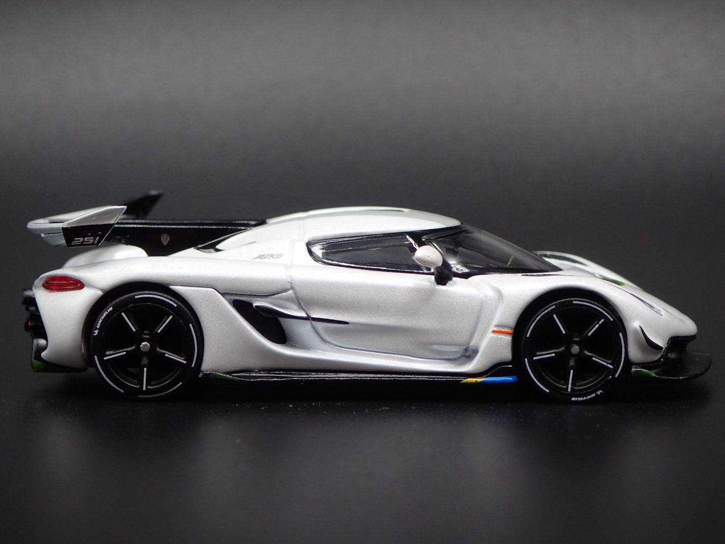 2021-2025 KOENIGSEGG JESKO ATTACK SUPER CAR 1:64 SCALE DIORAMA DIECAST MODEL CAR