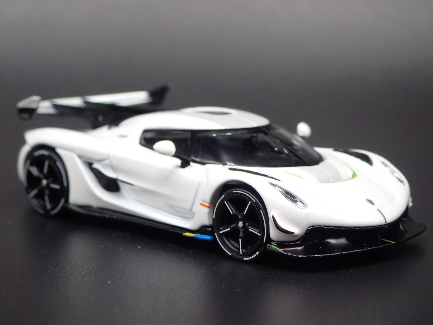 2021-2025 KOENIGSEGG JESKO ATTACK SUPER CAR 1:64 SCALE DIORAMA DIECAST MODEL CAR