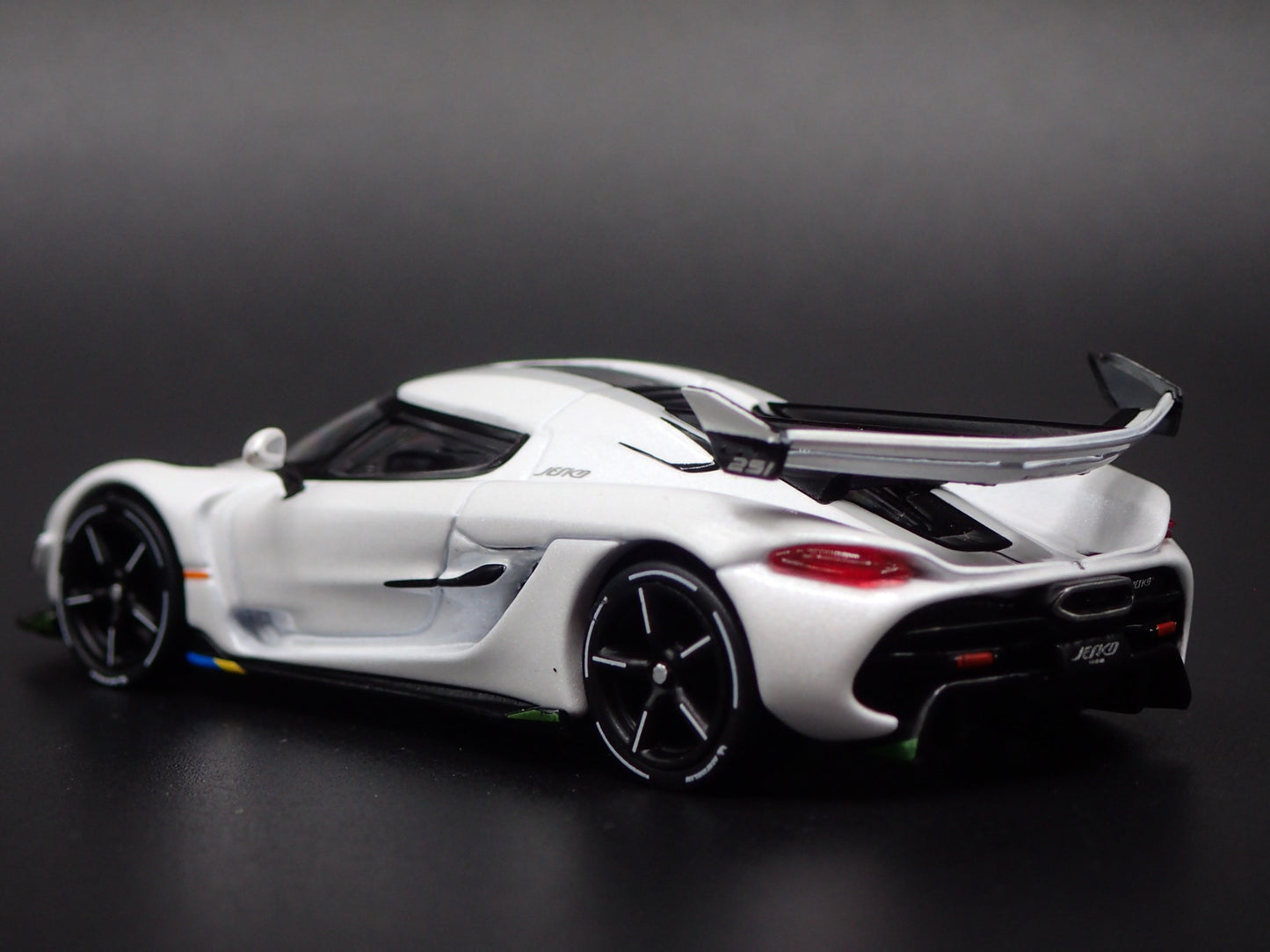 2021-2025 KOENIGSEGG JESKO ATTACK SUPER CAR 1:64 SCALE DIORAMA DIECAST MODEL CAR