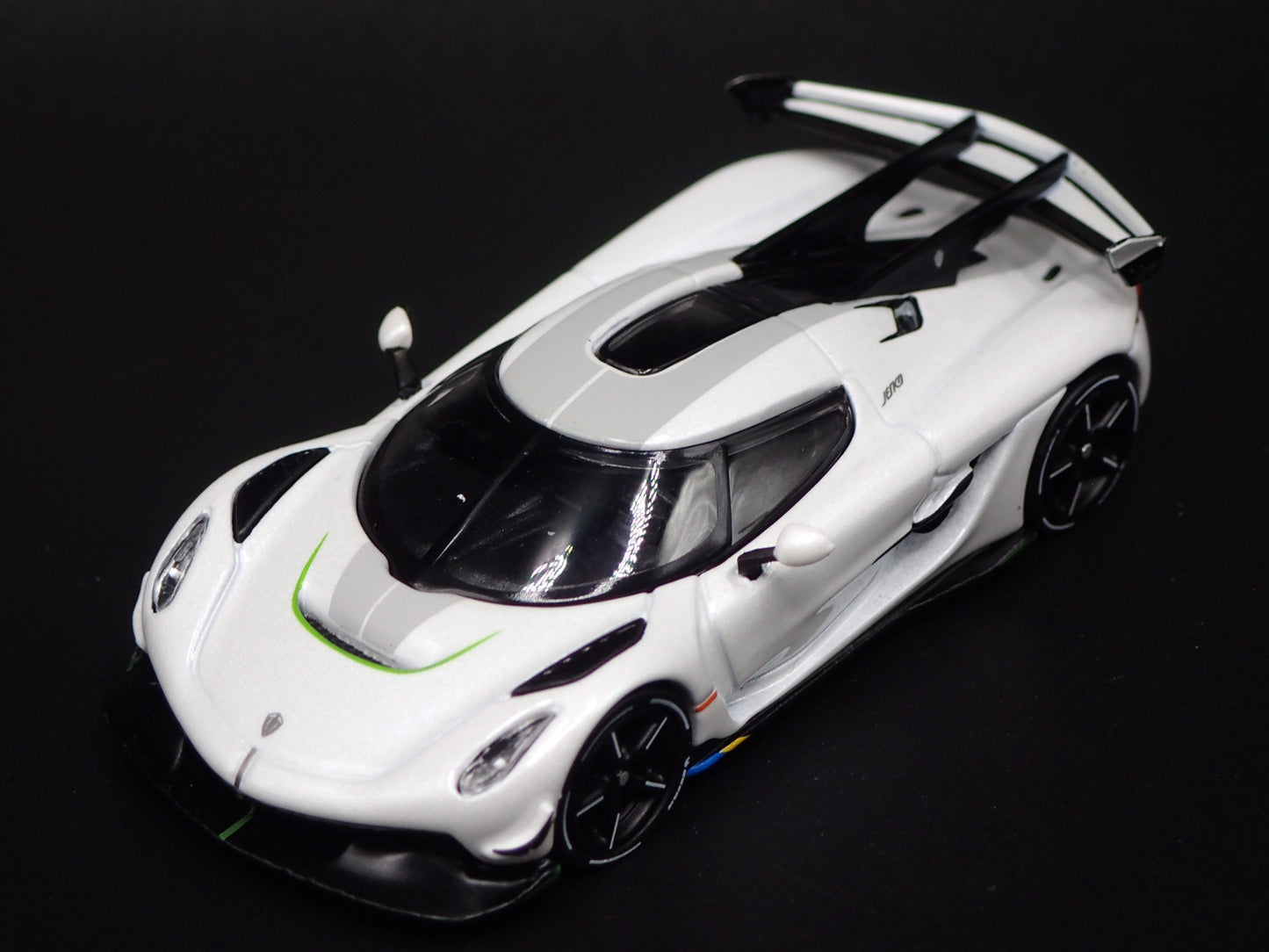 2021-2025 KOENIGSEGG JESKO ATTACK SUPER CAR 1:64 SCALE DIORAMA DIECAST MODEL CAR