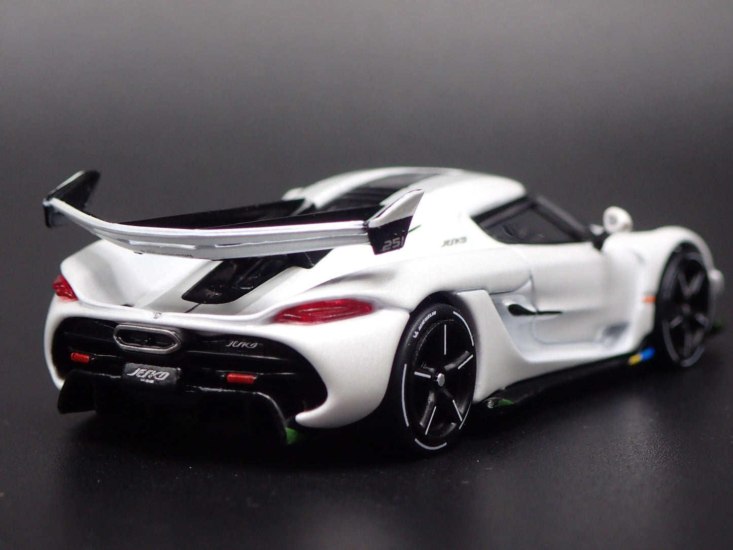 2021-2025 KOENIGSEGG JESKO ATTACK SUPER CAR 1:64 SCALE DIORAMA DIECAST MODEL CAR