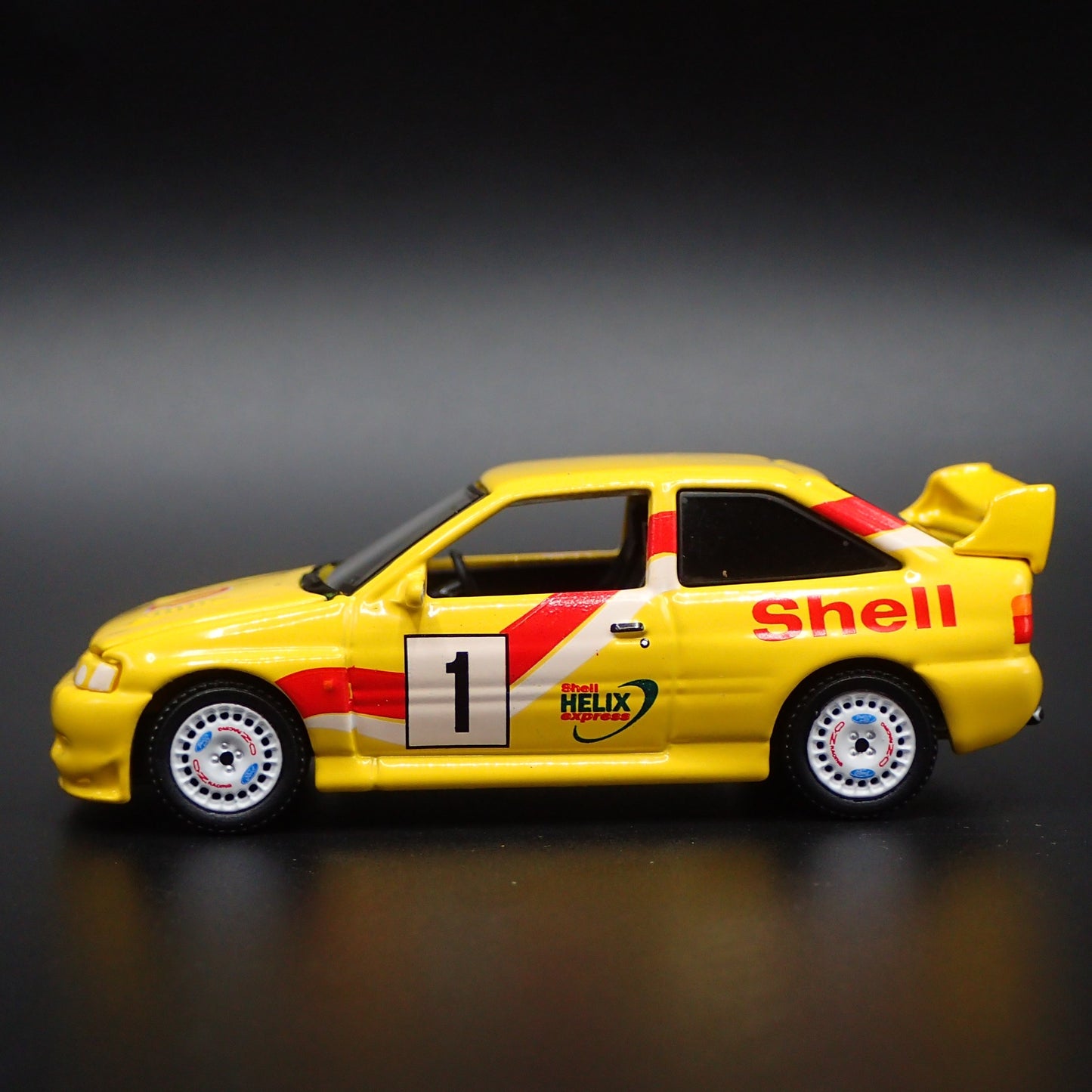 1996 96 FORD ESCORT RS COSWORTH SHELL OIL 1:64 SCALE DIORAMA DIECAST MODEL CAR