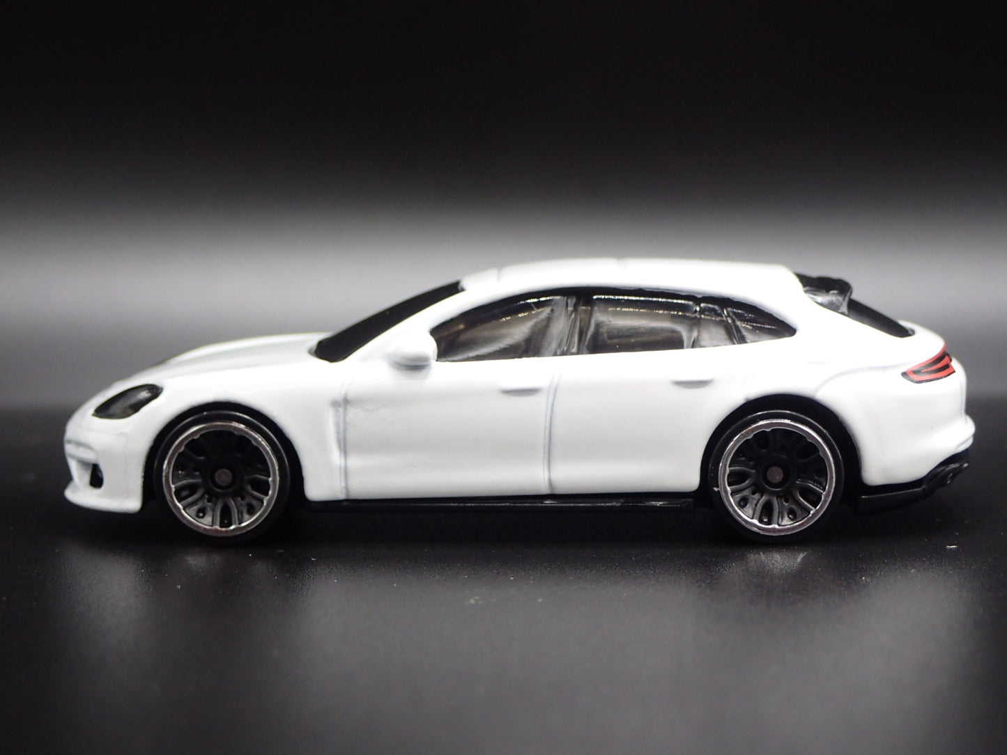 2016-2024 PORSCHE PANAMERA TURBO S E-HYBRID SPORTS TURISMO 1:64 SCALE MODEL CAR