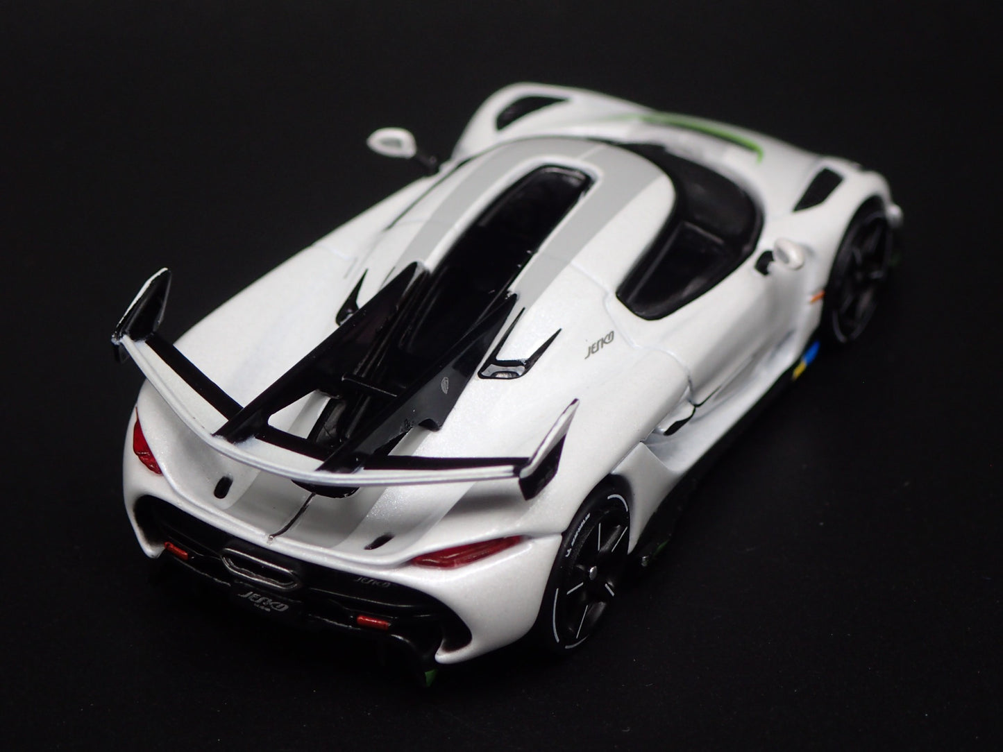2021-2025 KOENIGSEGG JESKO ATTACK SUPER CAR 1:64 SCALE DIORAMA DIECAST MODEL CAR