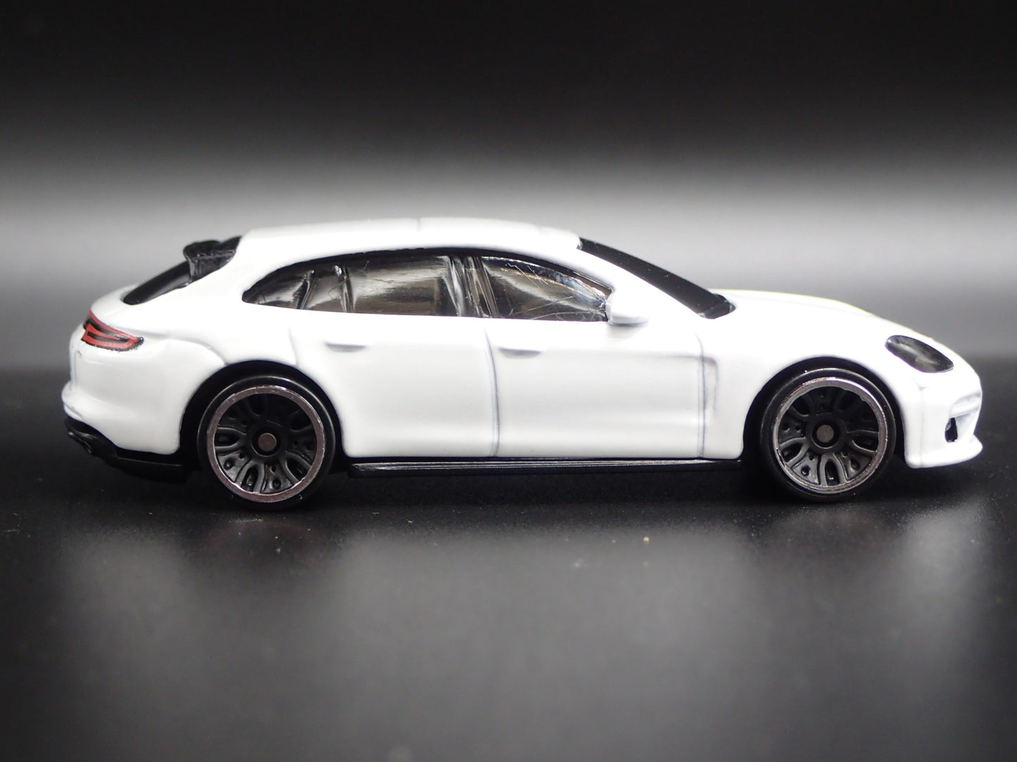 2016-2024 PORSCHE PANAMERA TURBO S E-HYBRID SPORTS TURISMO 1:64 SCALE MODEL CAR