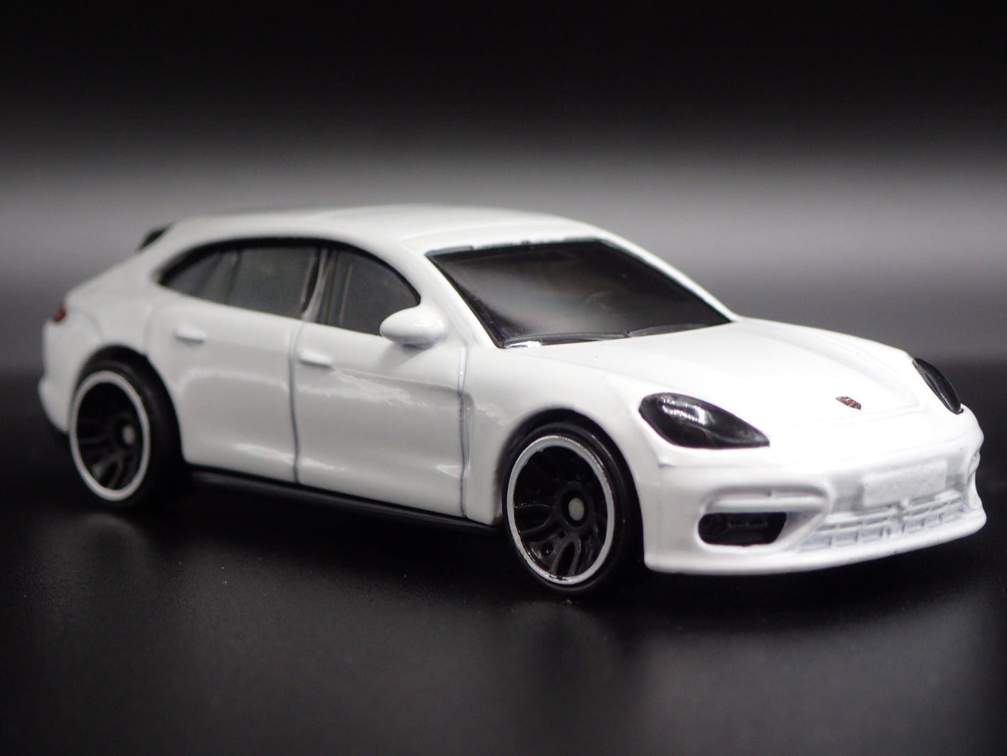 2016-2024 PORSCHE PANAMERA TURBO S E-HYBRID SPORTS TURISMO 1:64 SCALE MODEL CAR