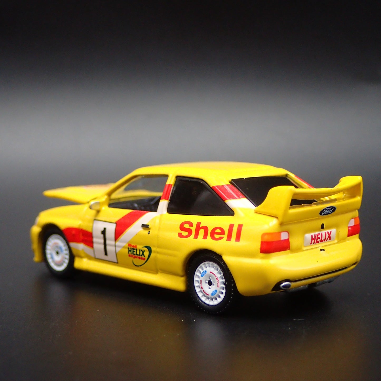 1996 96 FORD ESCORT RS COSWORTH SHELL OIL 1:64 SCALE DIORAMA DIECAST MODEL CAR
