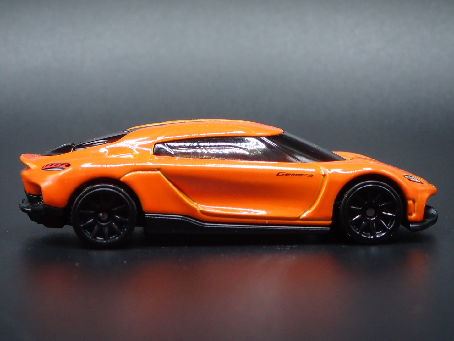 2024-2025 KOENIGSEGG GEMERA SUPER CAR ORANGE 1:64 SCALE  DIECAST MODEL CAR