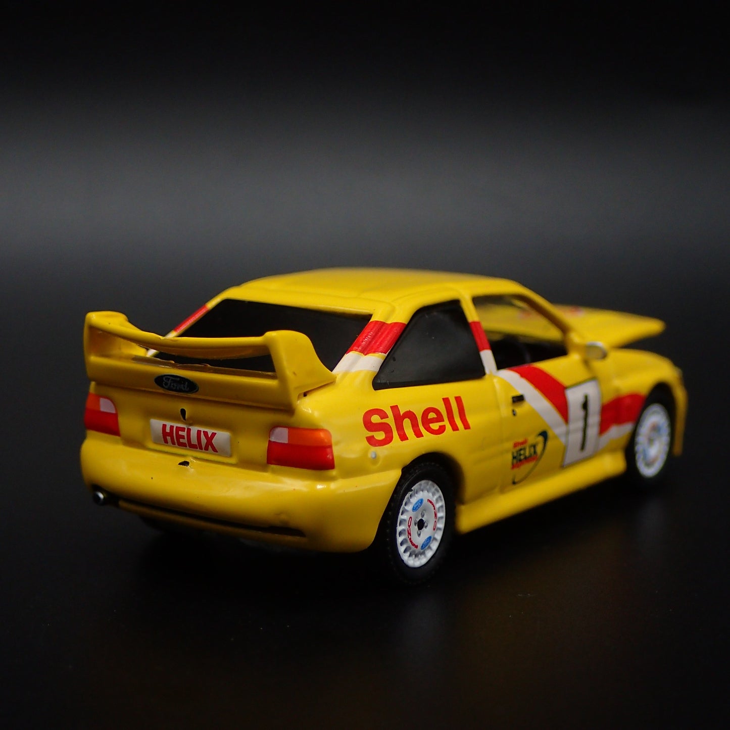 1996 96 FORD ESCORT RS COSWORTH SHELL OIL 1:64 SCALE DIORAMA DIECAST MODEL CAR