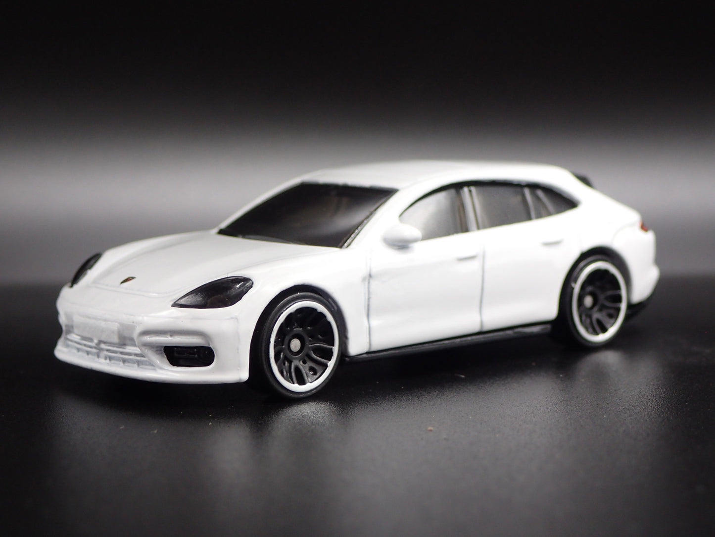 2016-2024 PORSCHE PANAMERA TURBO S E-HYBRID SPORTS TURISMO 1:64 SCALE MODEL CAR