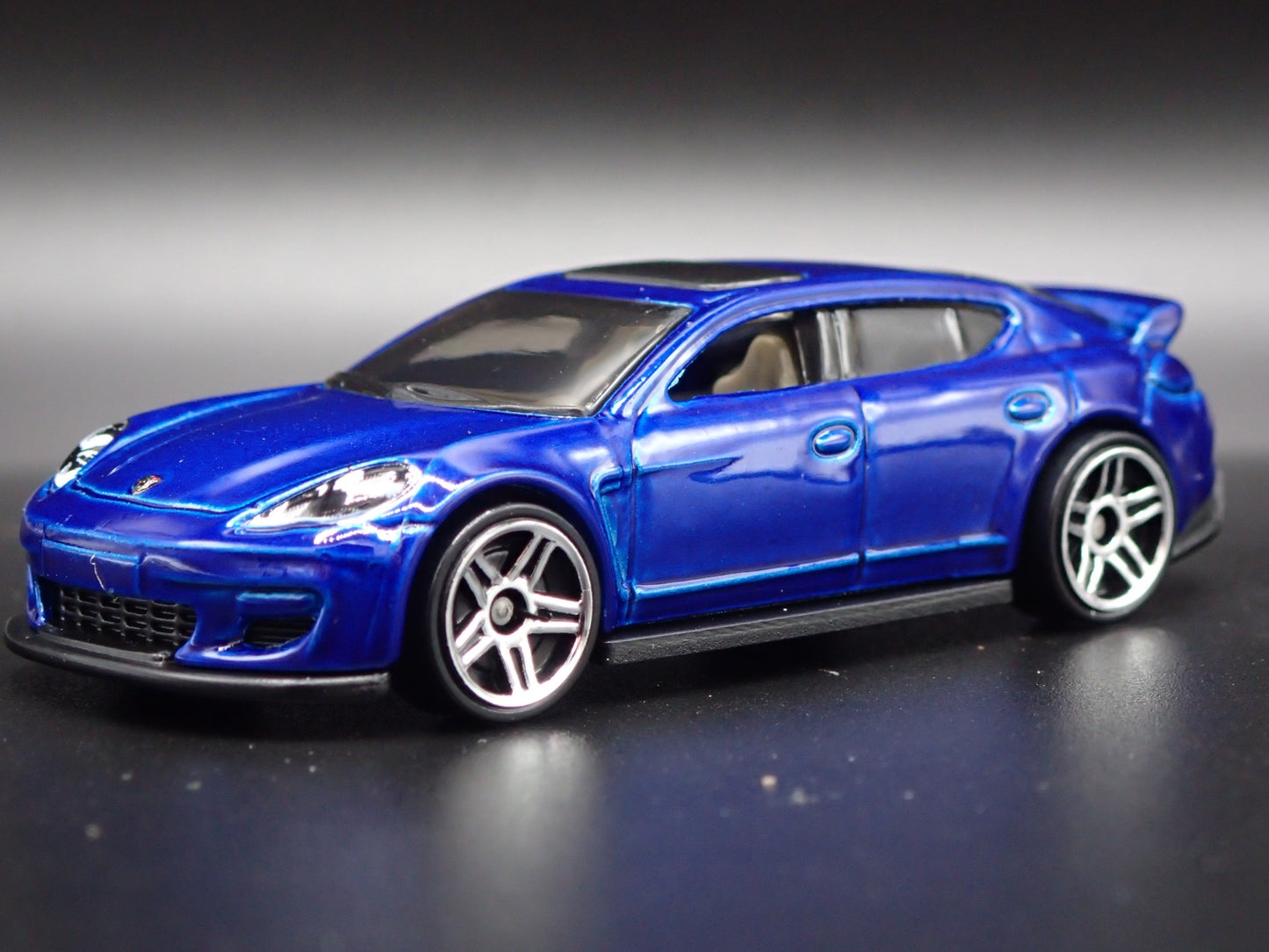 2010-2016 PORSCHE PANAMERA BLUE 1:64 SCALE COLLECTIBLE DIORAMA DIECAST MODEL CAR