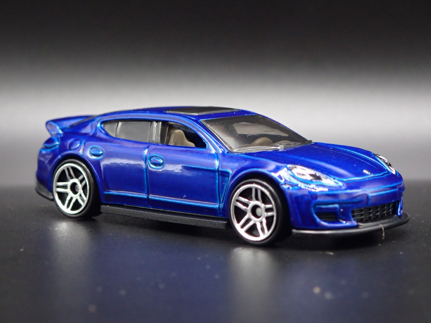 2010-2016 PORSCHE PANAMERA BLUE 1:64 SCALE COLLECTIBLE DIORAMA DIECAST MODEL CAR
