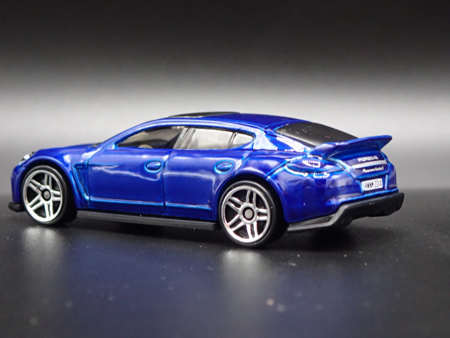 2010-2016 PORSCHE PANAMERA BLUE 1:64 SCALE COLLECTIBLE DIORAMA DIECAST MODEL CAR
