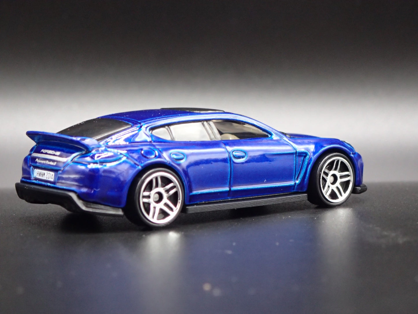 2010-2016 PORSCHE PANAMERA BLUE 1:64 SCALE COLLECTIBLE DIORAMA DIECAST MODEL CAR