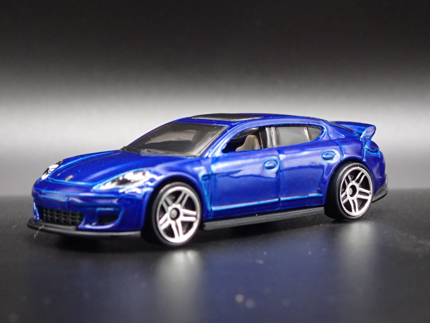 2010-2016 PORSCHE PANAMERA BLUE 1:64 SCALE COLLECTIBLE DIORAMA DIECAST MODEL CAR