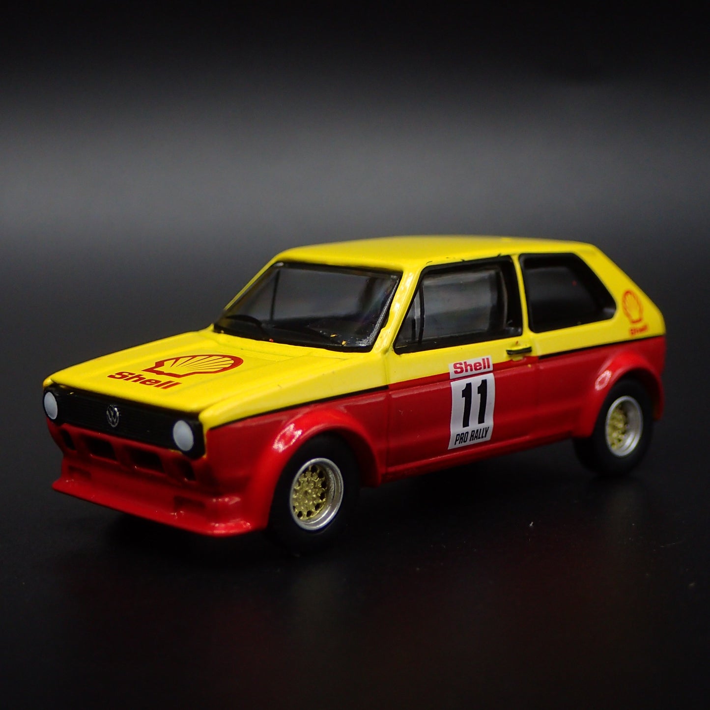 1978 78 VW VOLKSWAGEN RABBIT MK1 SHELL OIL 1:64 SCALE DIORAMA DIECAST MODEL CAR