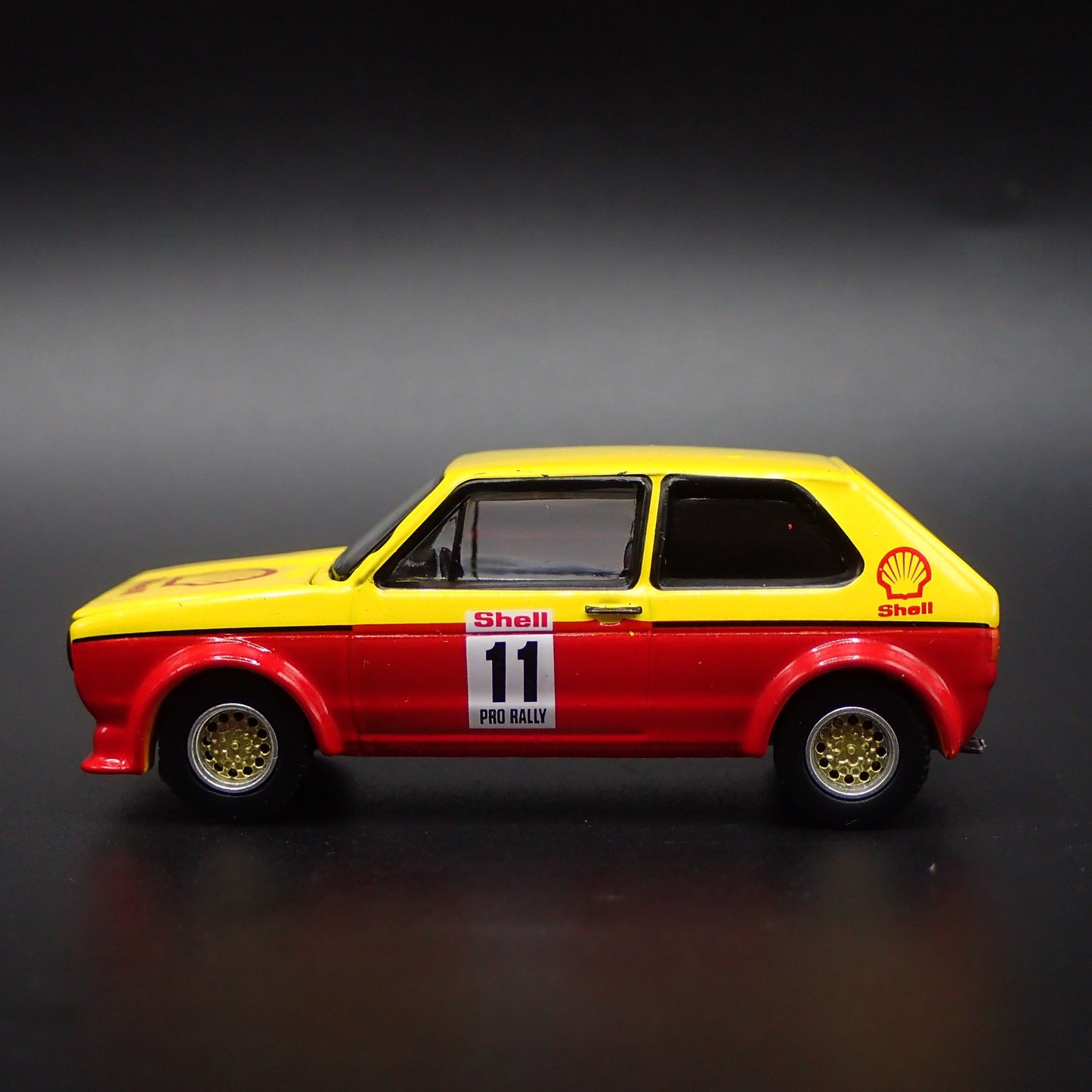1978 78 VW VOLKSWAGEN RABBIT MK1 SHELL OIL 1:64 SCALE DIORAMA DIECAST MODEL CAR