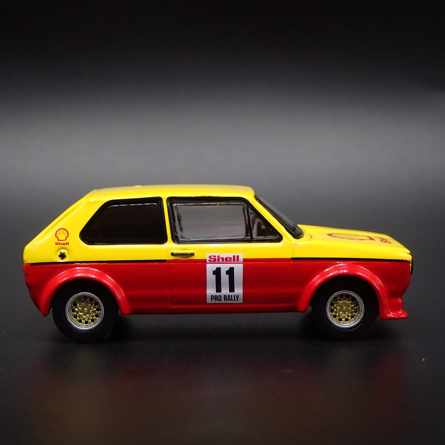 1978 78 VW VOLKSWAGEN RABBIT MK1 SHELL OIL 1:64 SCALE DIORAMA DIECAST MODEL CAR