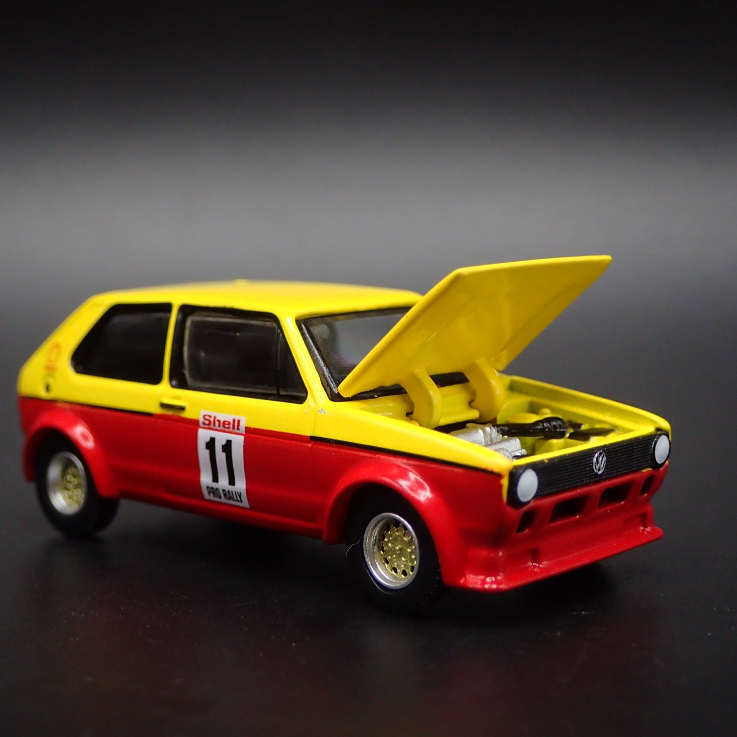 1978 78 VW VOLKSWAGEN RABBIT MK1 SHELL OIL 1:64 SCALE DIORAMA DIECAST MODEL CAR