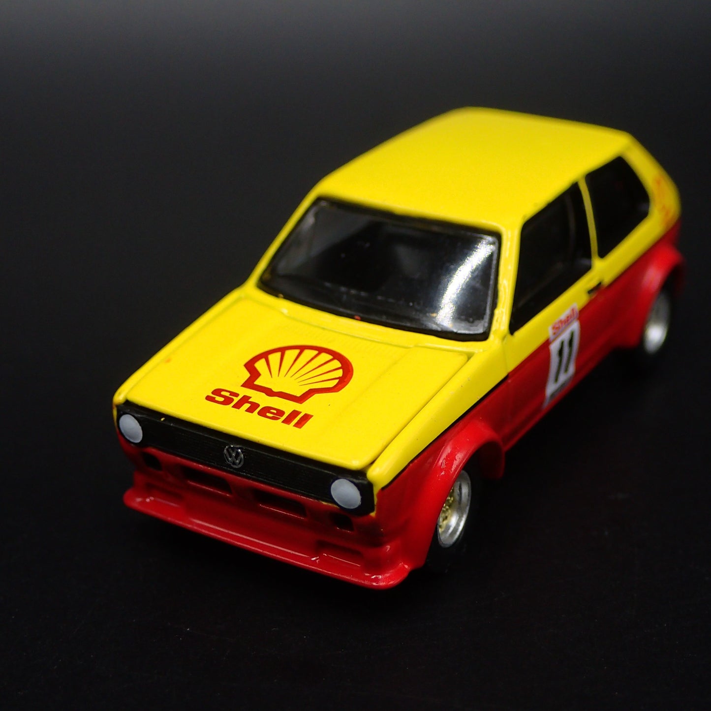 1978 78 VW VOLKSWAGEN RABBIT MK1 SHELL OIL 1:64 SCALE DIORAMA DIECAST MODEL CAR