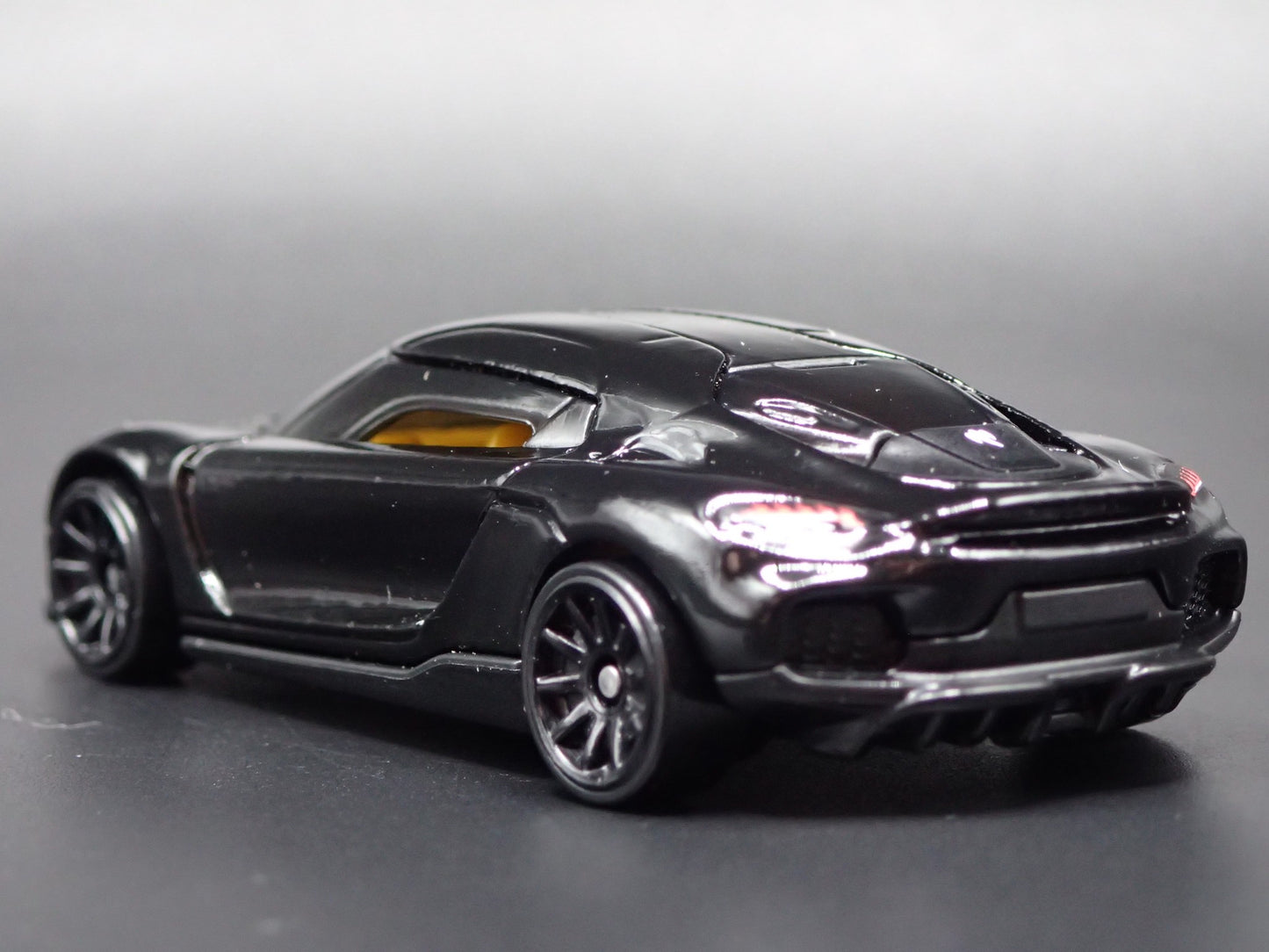 2024-2025 KOENIGSEGG GEMERA SUPER CAR BLACK 1:64 SCALE DIORAMA DIECAST MODEL CAR