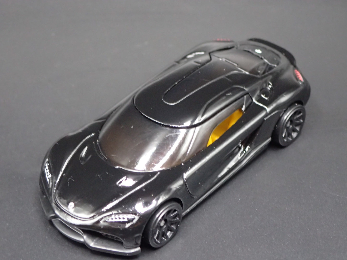 2024-2025 KOENIGSEGG GEMERA SUPER CAR BLACK 1:64 SCALE DIORAMA DIECAST MODEL CAR