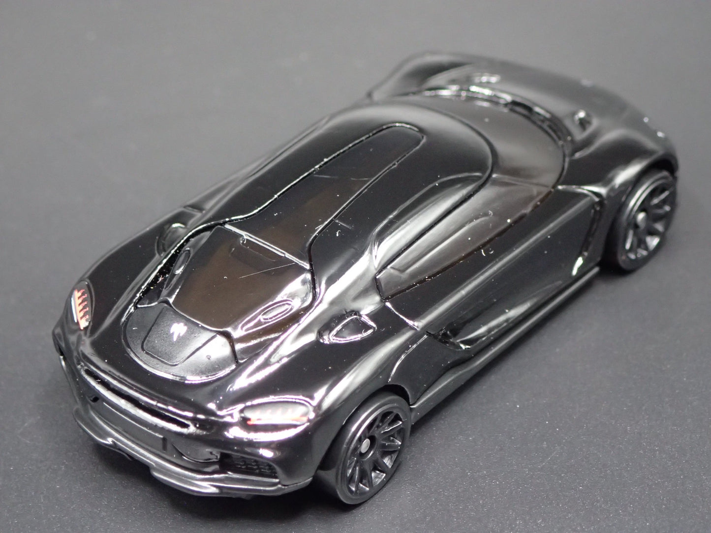 2024-2025 KOENIGSEGG GEMERA SUPER CAR BLACK 1:64 SCALE DIORAMA DIECAST MODEL CAR
