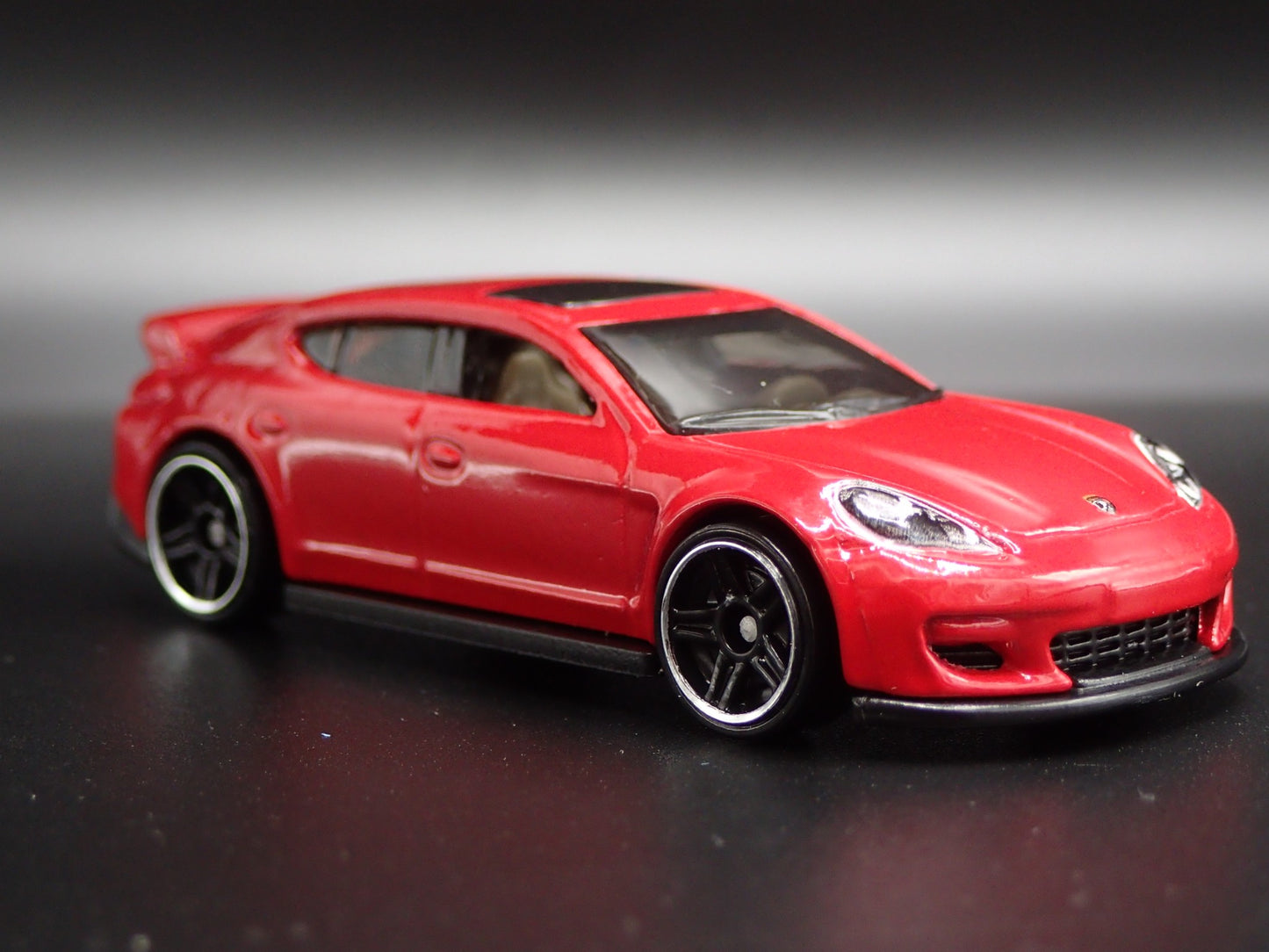 2009-2016 PORSCHE PANAMERA RED 1:64 SCALE COLLECTIBLE DIORAMA DIECAST MODEL CAR