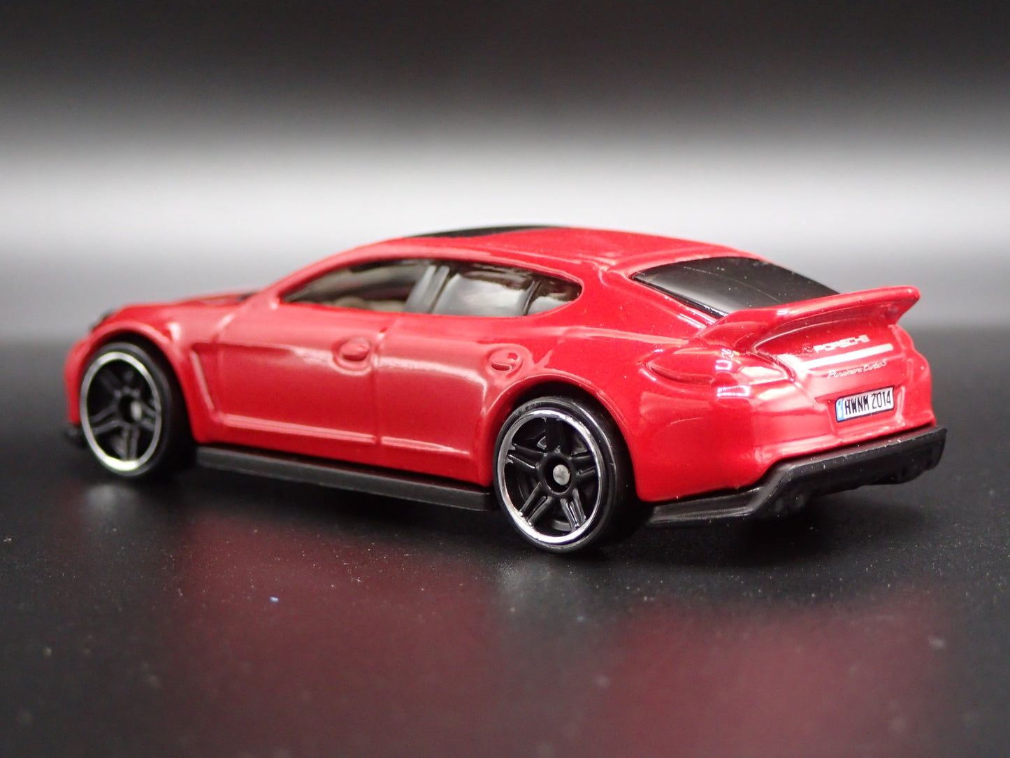 2009-2016 PORSCHE PANAMERA RED 1:64 SCALE COLLECTIBLE DIORAMA DIECAST MODEL CAR