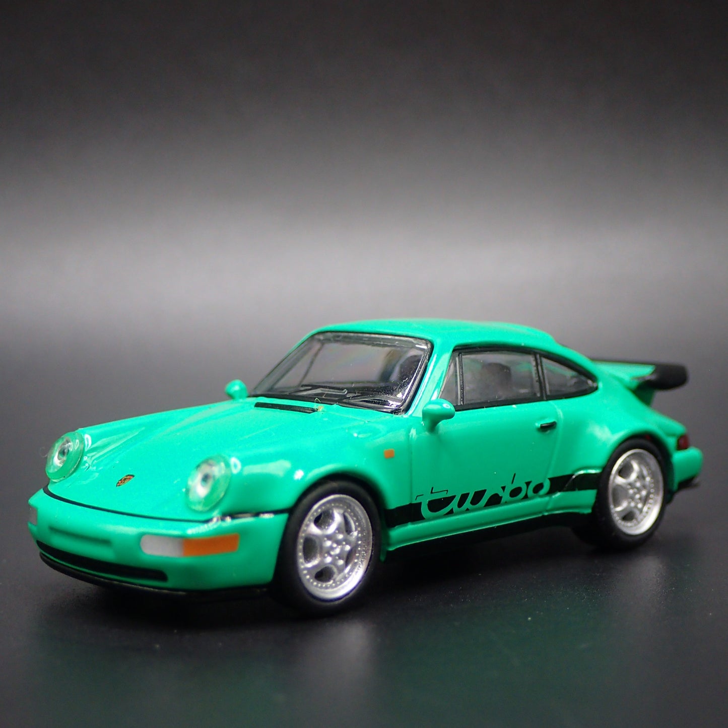 PORSCHE 911 TURBO GREEN 1:64 SCALE COLLECTIBLE DIORAMA DIECAST MODEL CAR