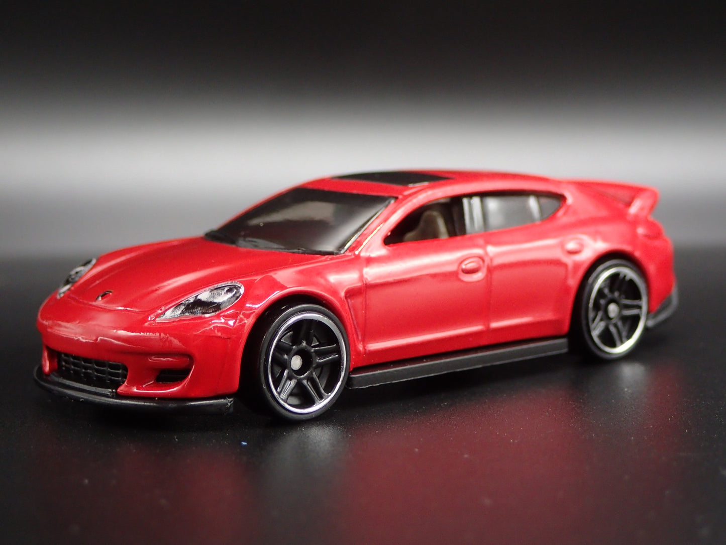 2009-2016 PORSCHE PANAMERA RED 1:64 SCALE COLLECTIBLE DIORAMA DIECAST MODEL CAR