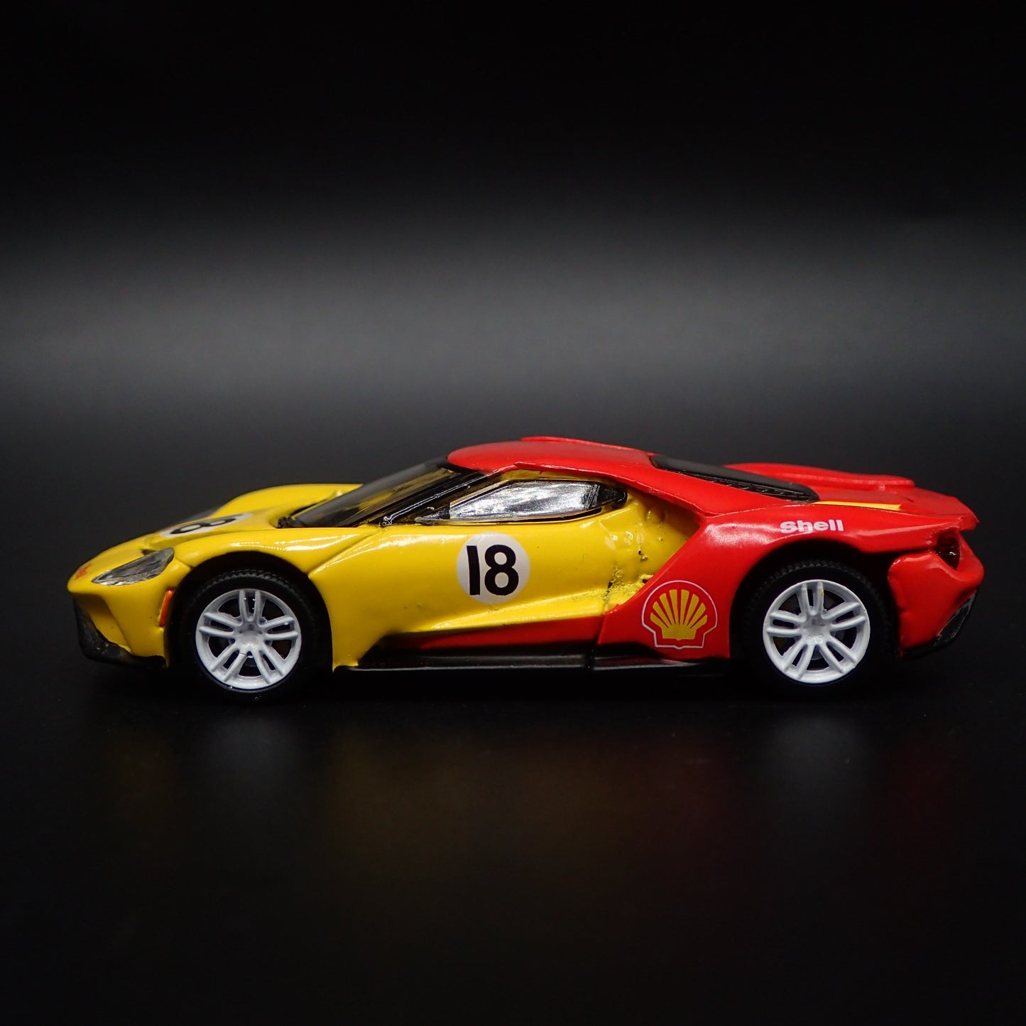 2017-2022 FORD GT SHELL OIL RACING SUPERCAR 1:64 SCALE DIORAMA DIECAST MODEL CAR