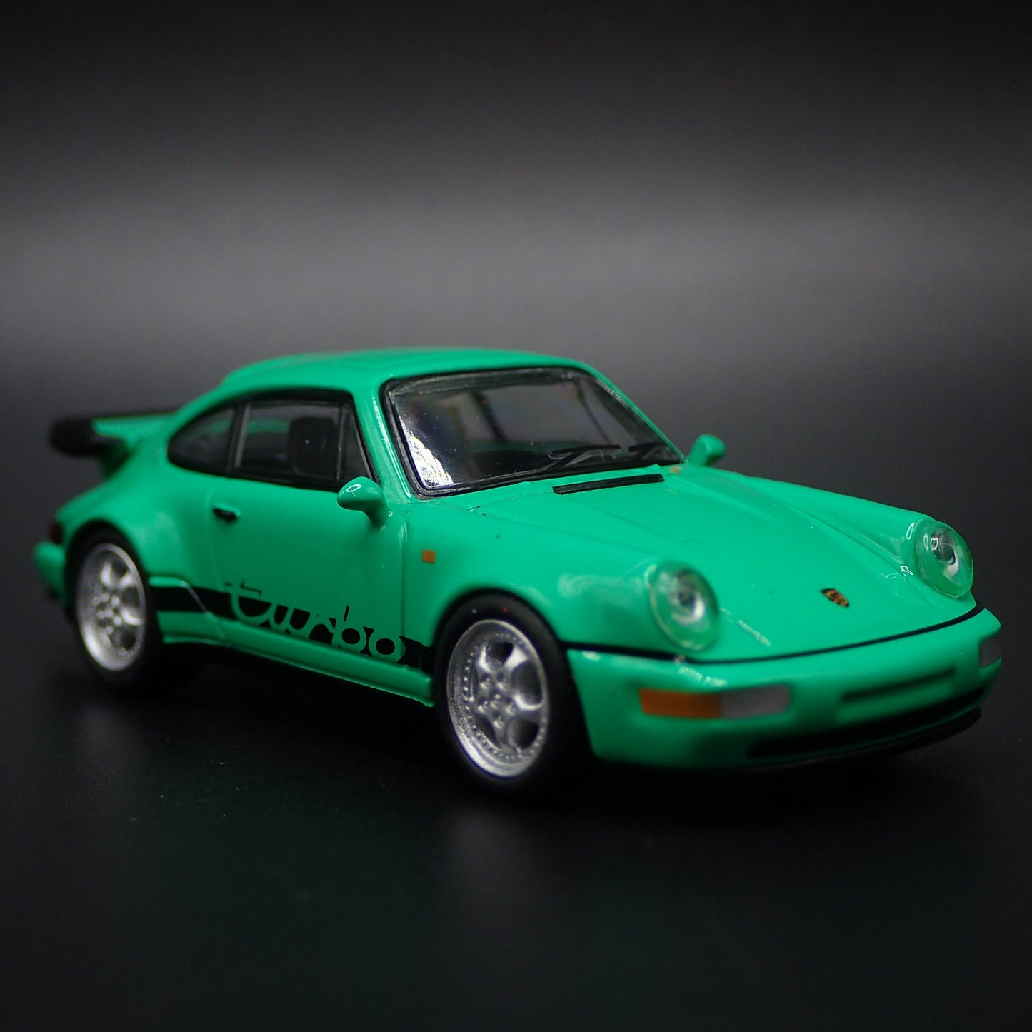 PORSCHE 911 TURBO GREEN 1:64 SCALE COLLECTIBLE DIORAMA DIECAST MODEL CAR