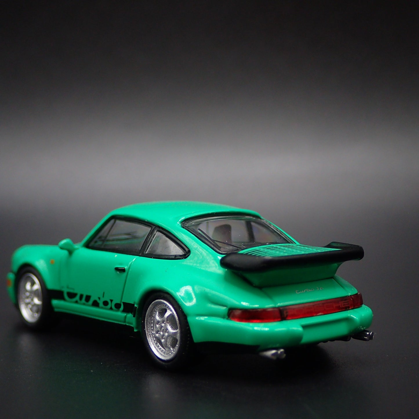 PORSCHE 911 TURBO GREEN 1:64 SCALE COLLECTIBLE DIORAMA DIECAST MODEL CAR
