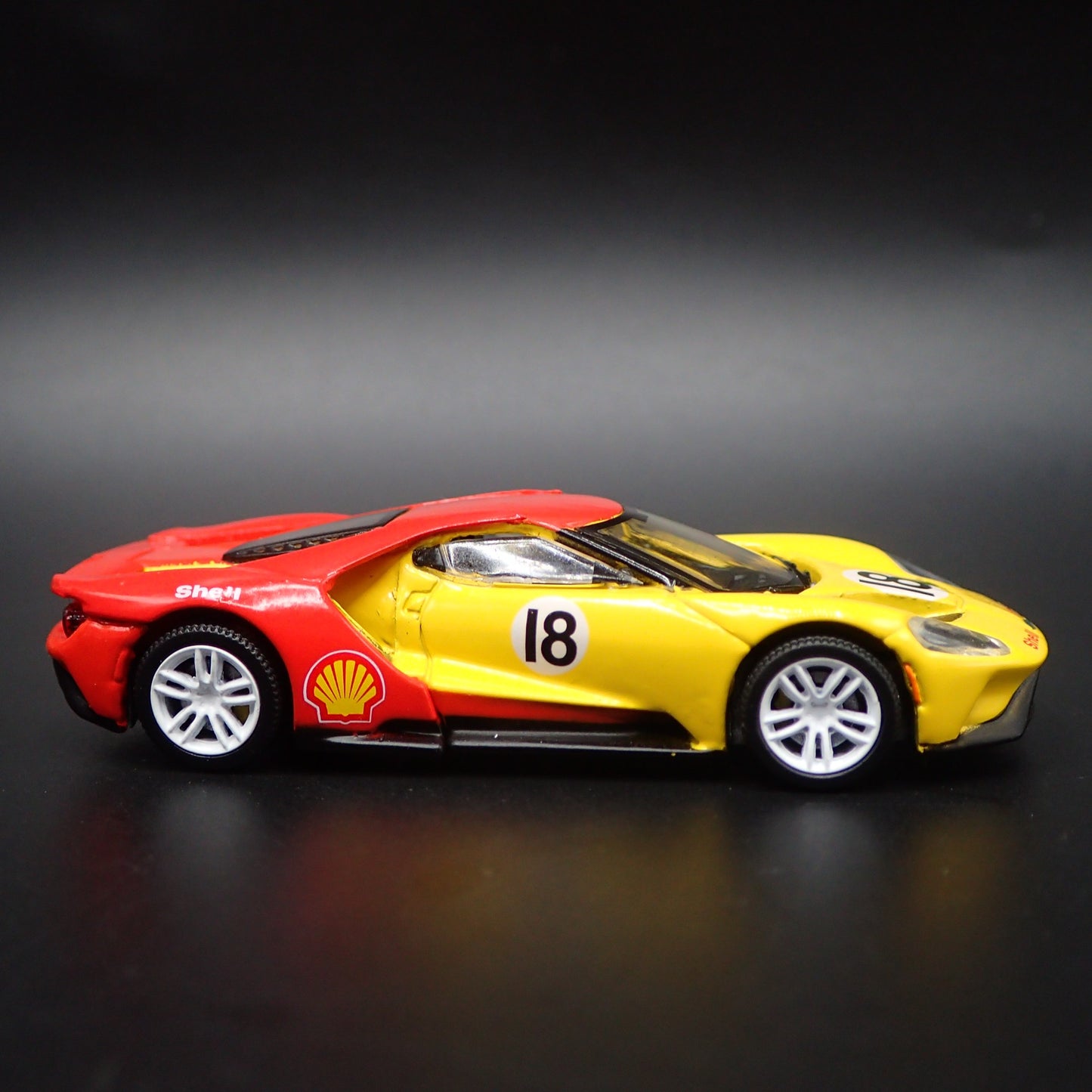 2017-2022 FORD GT SHELL OIL RACING SUPERCAR 1:64 SCALE DIORAMA DIECAST MODEL CAR