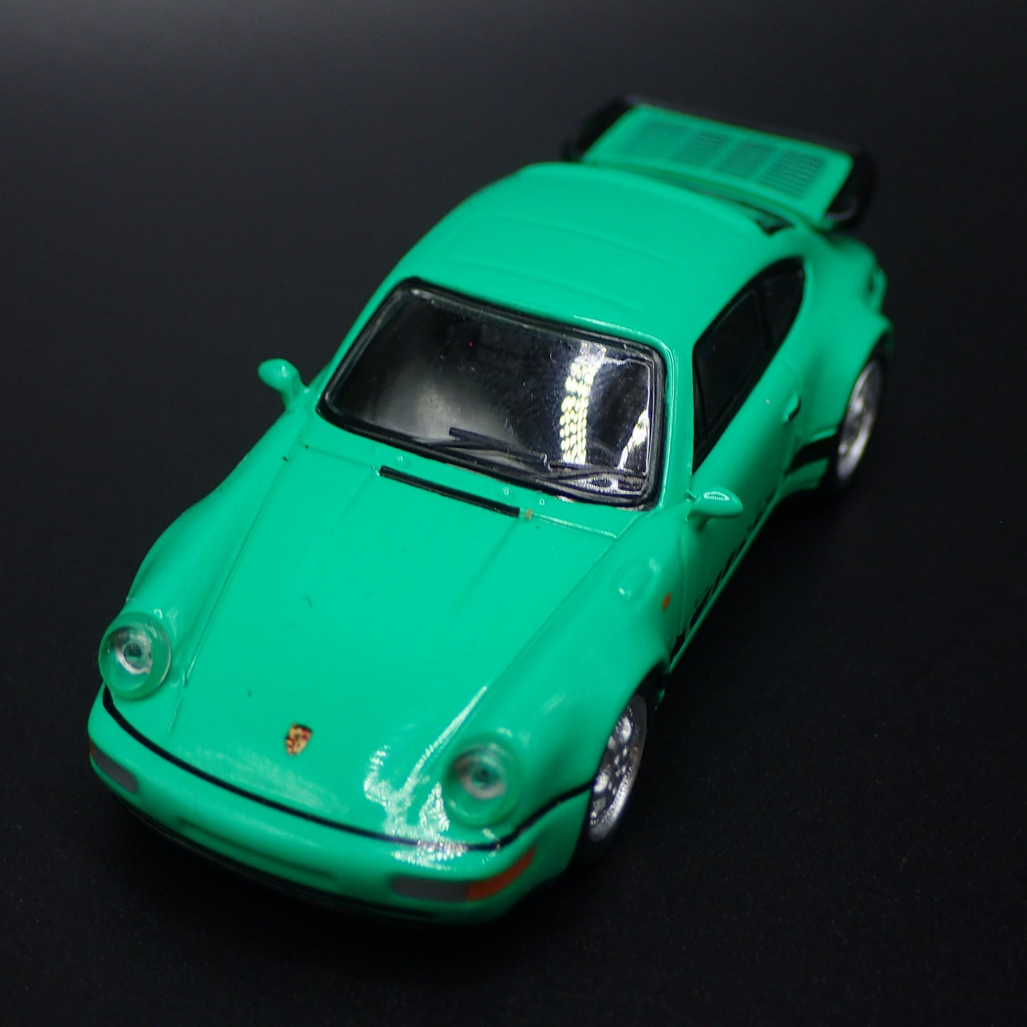 PORSCHE 911 TURBO GREEN 1:64 SCALE COLLECTIBLE DIORAMA DIECAST MODEL CAR