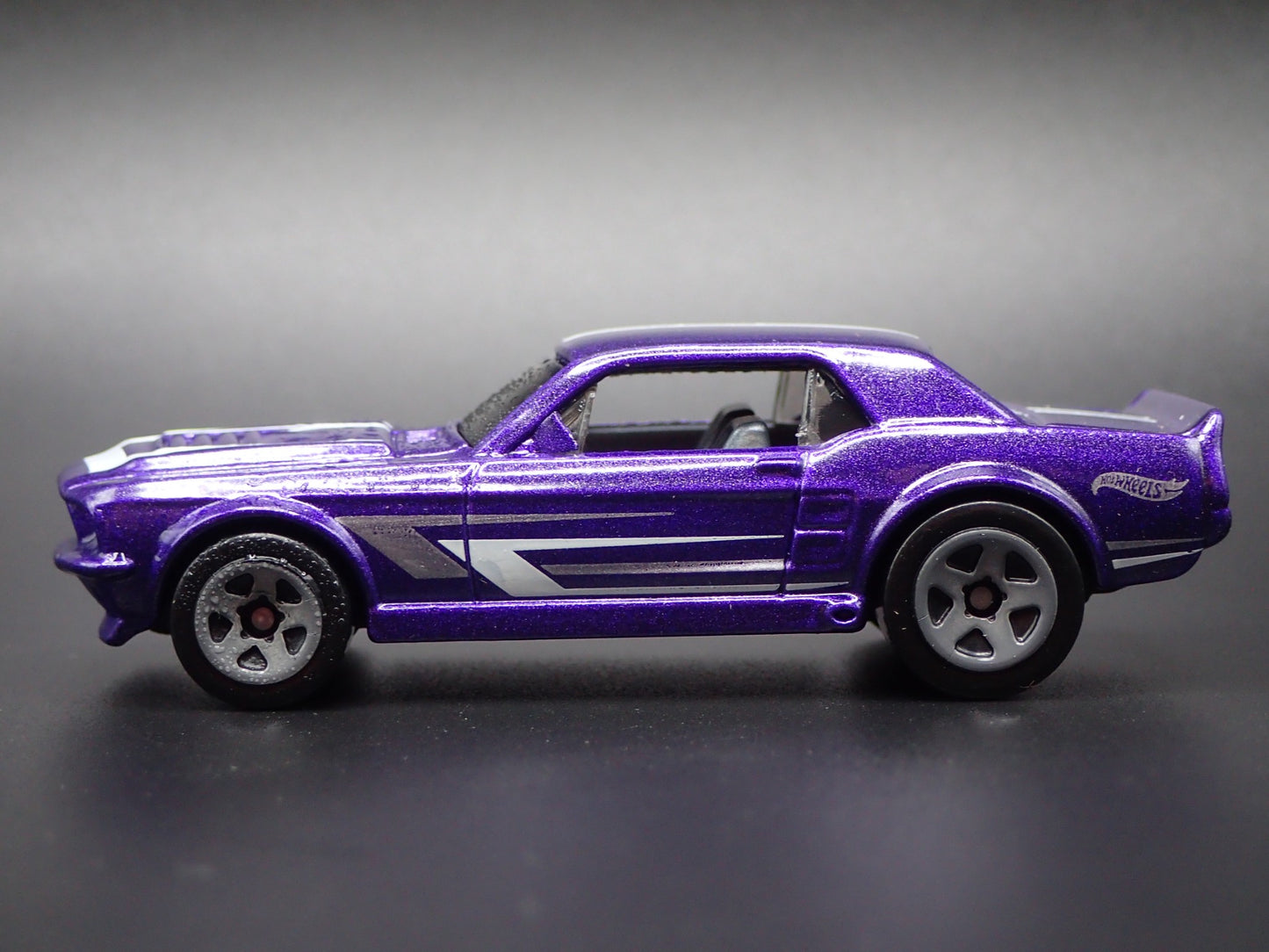 1967 67 FORD MUSTANG COUPE PURPLE 1:64 SCALE COLLECTIBLE DIECAST MODEL CAR