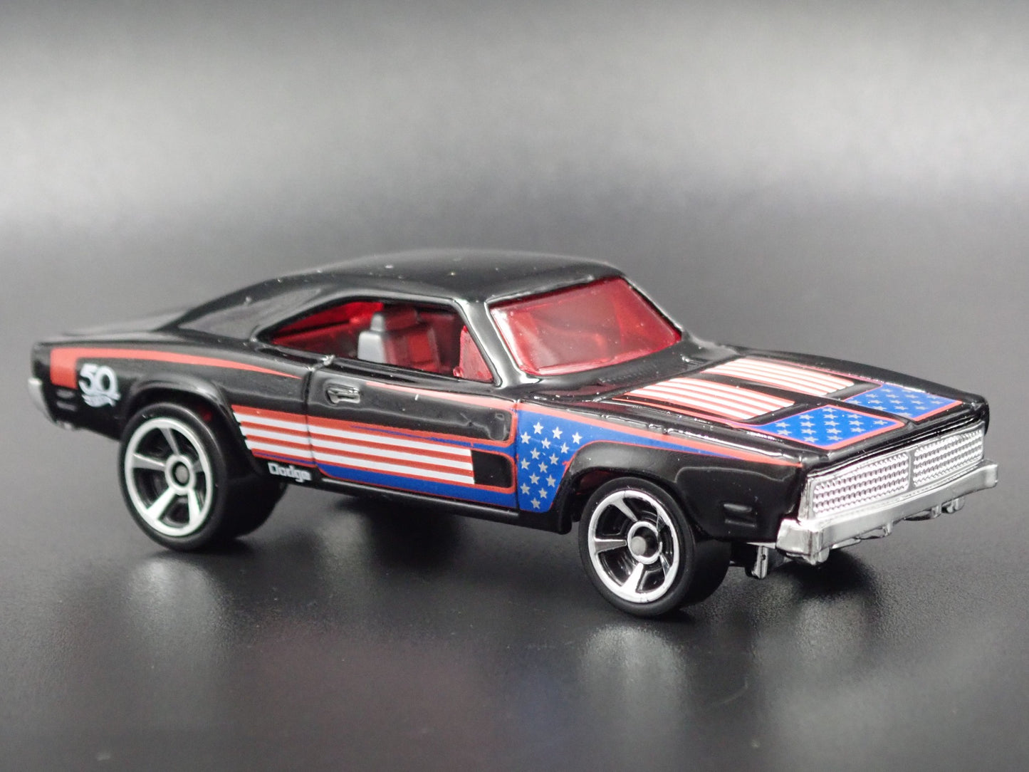 1969 69 DODGE CHARGER R/T BLACK 1:64 SCALE COLLECTIBLE DIORAMA DIECAST MODEL CAR