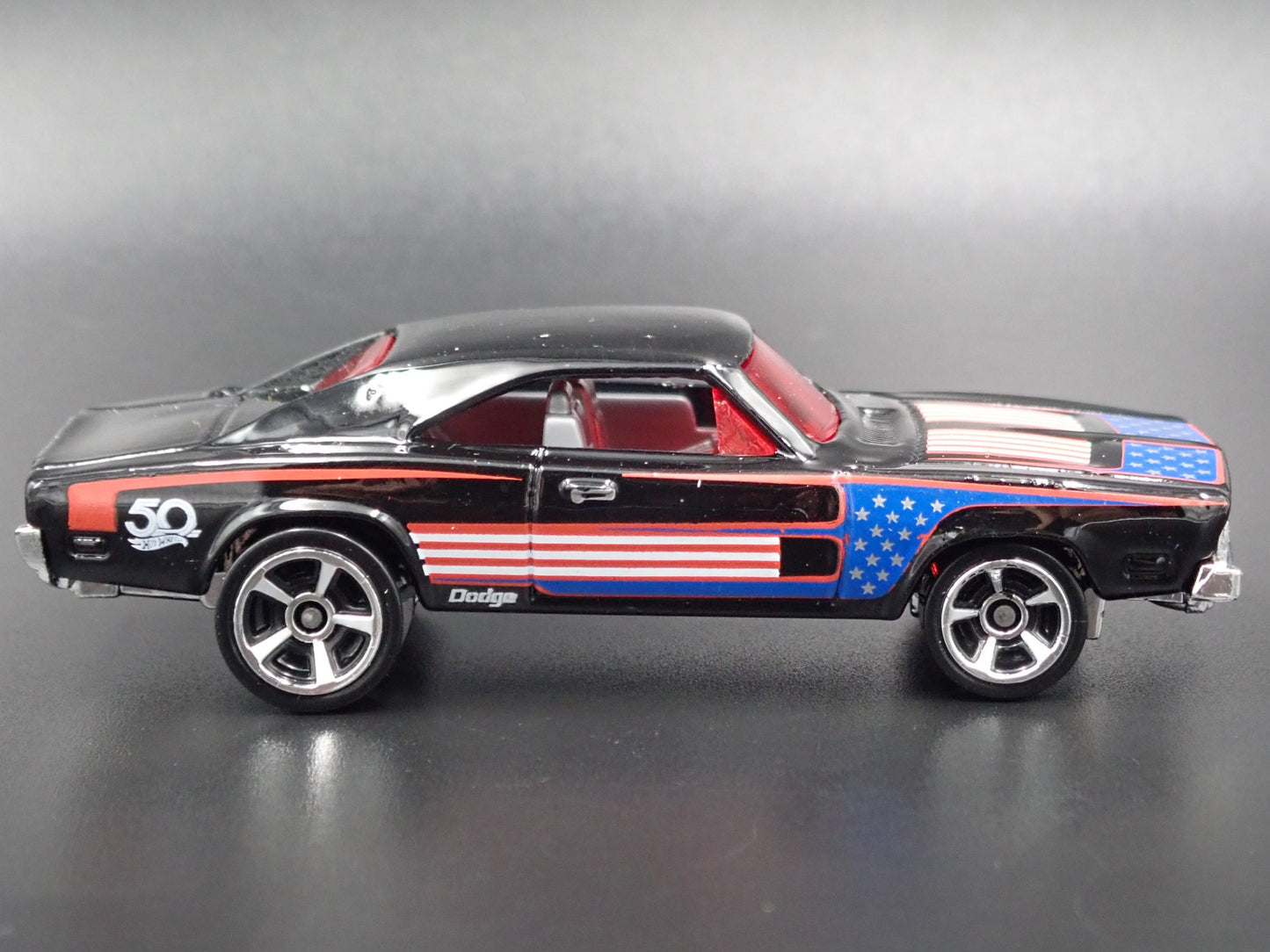 1969 69 DODGE CHARGER R/T BLACK 1:64 SCALE COLLECTIBLE DIORAMA DIECAST MODEL CAR