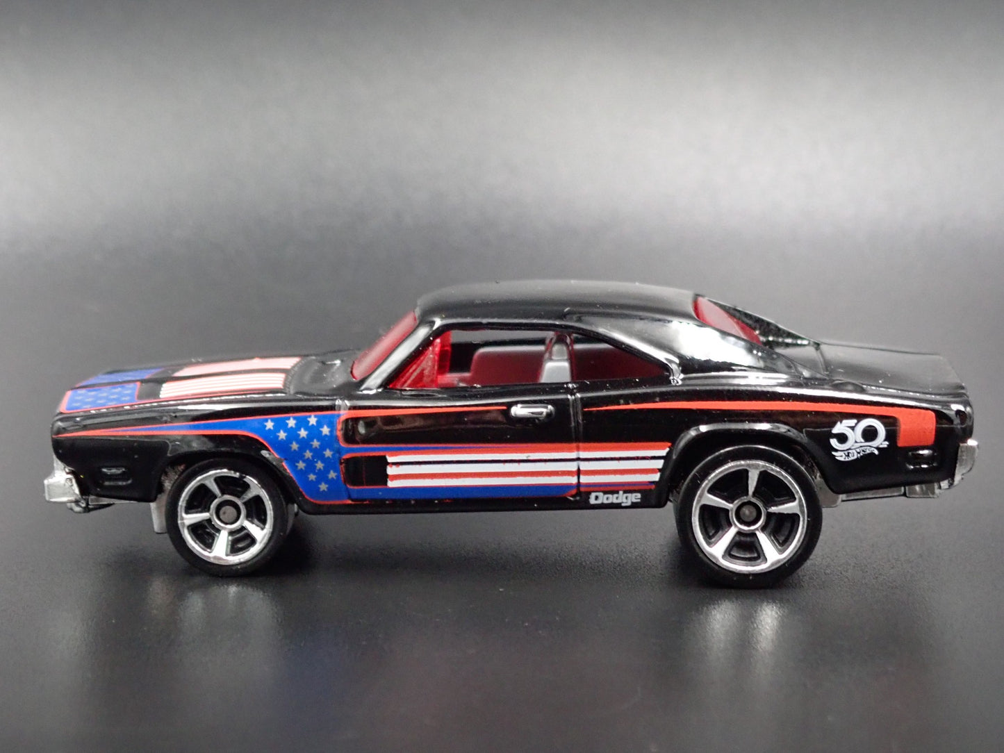 1969 69 DODGE CHARGER R/T BLACK 1:64 SCALE COLLECTIBLE DIORAMA DIECAST MODEL CAR