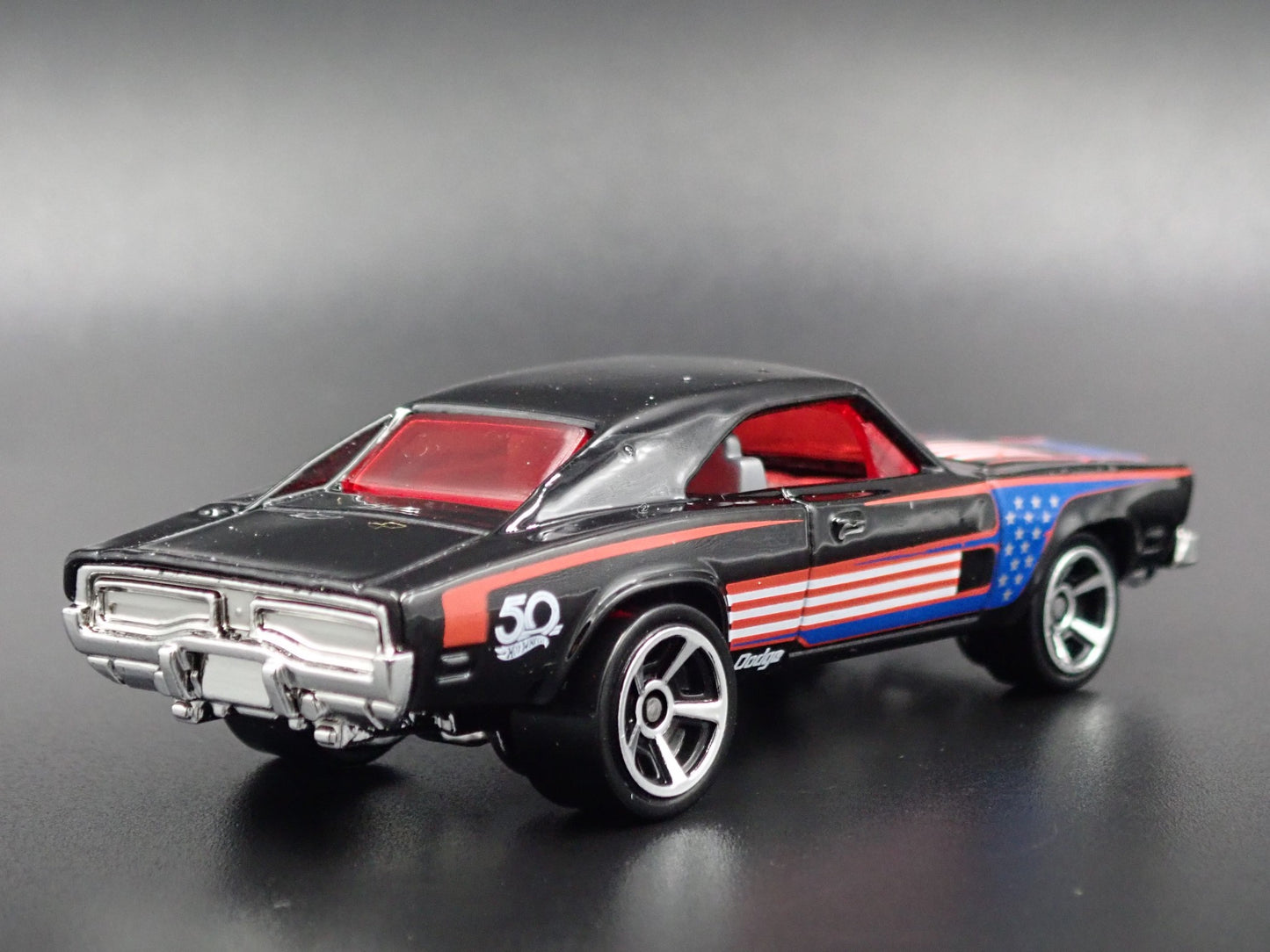 1969 69 DODGE CHARGER R/T BLACK 1:64 SCALE COLLECTIBLE DIORAMA DIECAST MODEL CAR